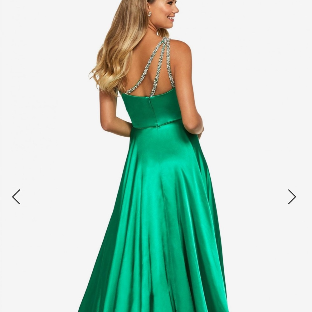 Sherri Hill Elegant Green One-Shoulder Dress - Picture 6 of 6